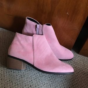 ZriEy Pink Suede Booties